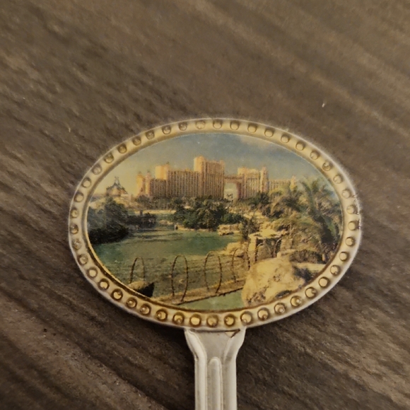 Decorative Silver Spoon with Scenic Handle Of Atlantis Paradise Island - Picture 2 of 3